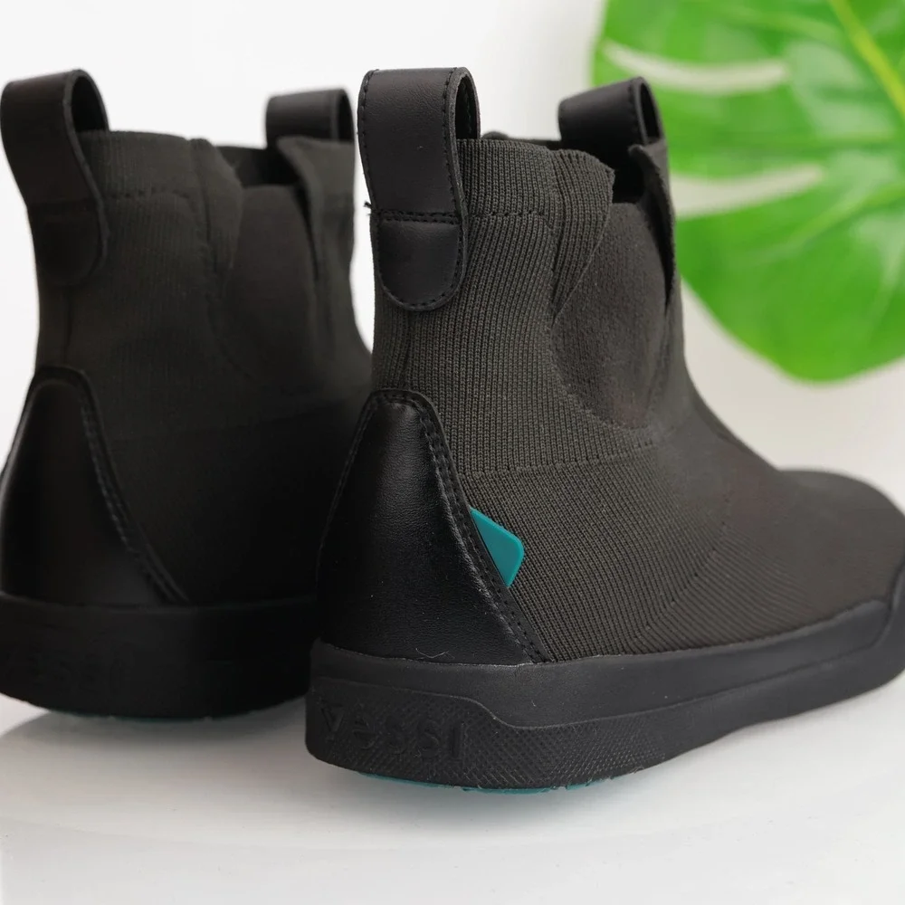 Vessi Womens Weekend Chelsea Sneaker Boots Size 7 Waterproof Black Shoe Booties